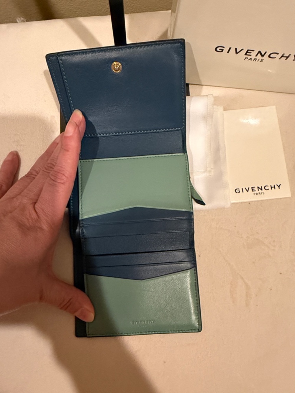 Givenchy Antigona leather bifold wallet-mint - Picture 7 of 9